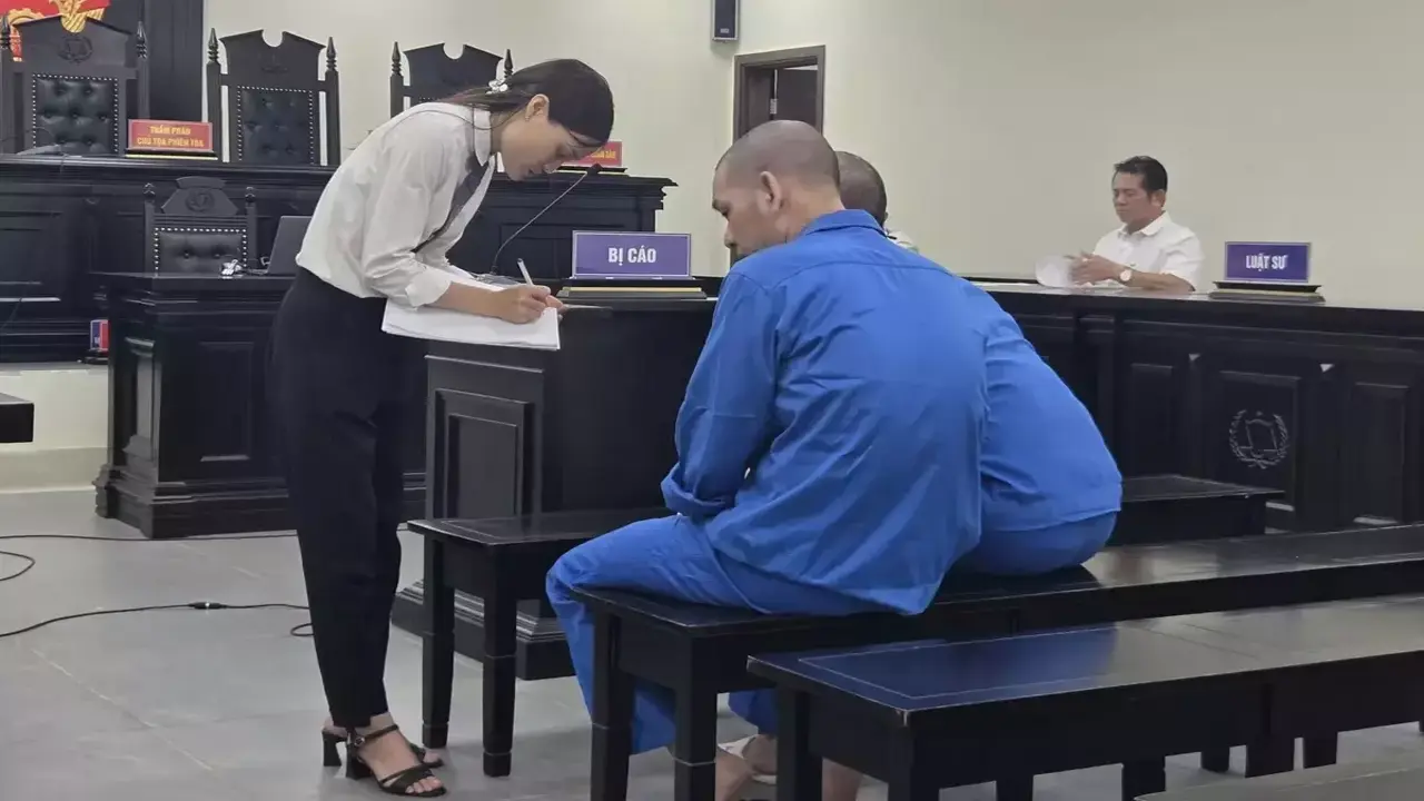 Dàn cảnh bán ôtô hạng sang, cướp lại xe sau khi khách chuyển tiền
