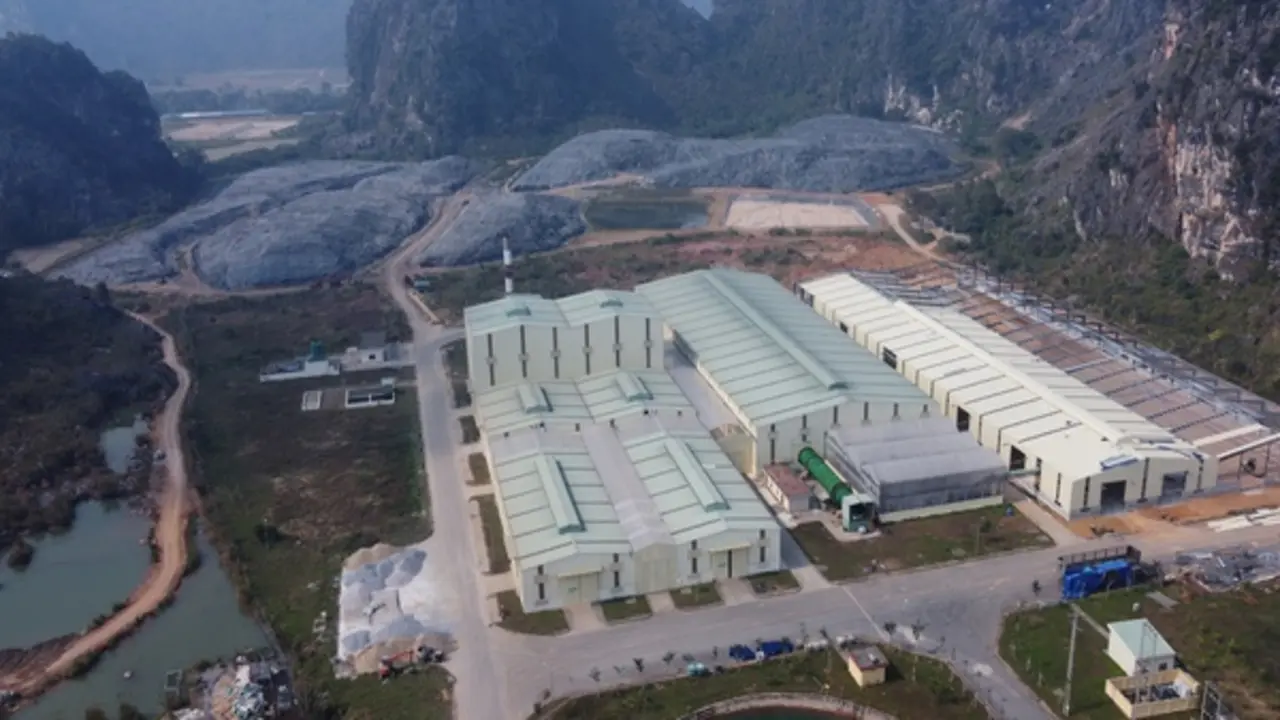 Dân kêu trời vì mùi hôi từ rác, đại diện nhà máy nói "chỉ thoang thoảng"