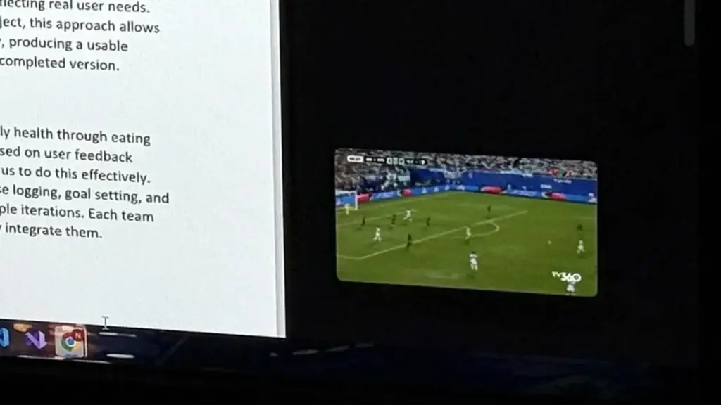 Dân văn phòng 'lách luật' để xem World Cup