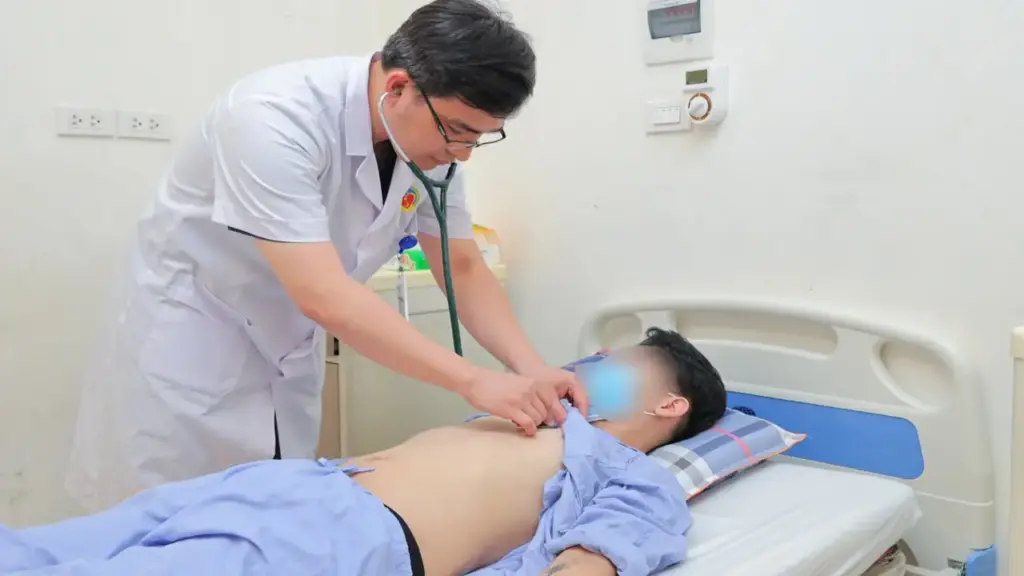 Đau ngực 3 ngày không đi khám, nam thanh niên 25 tuổi cấp cứu nhồi máu cơ tim