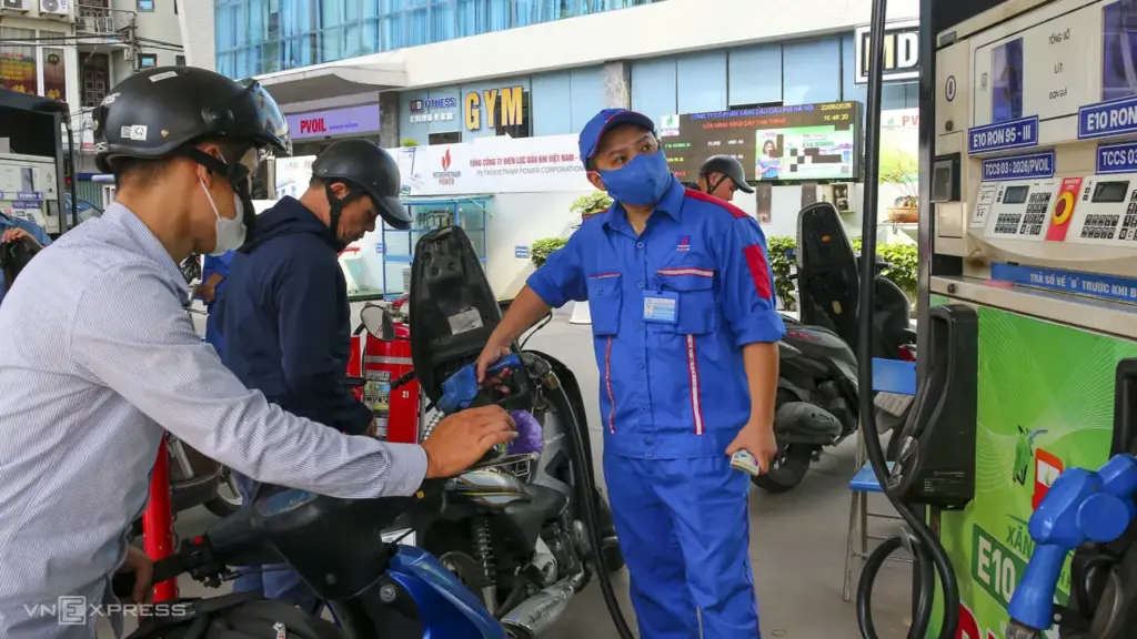 Đề xuất tiếp tục giảm thuế môi trường, VAT với xăng dầu đến 30/9