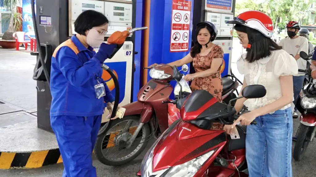 Đề xuất tiếp tục giữ mức thuế nhập khẩu xăng dầu 0% đến hết tháng 9