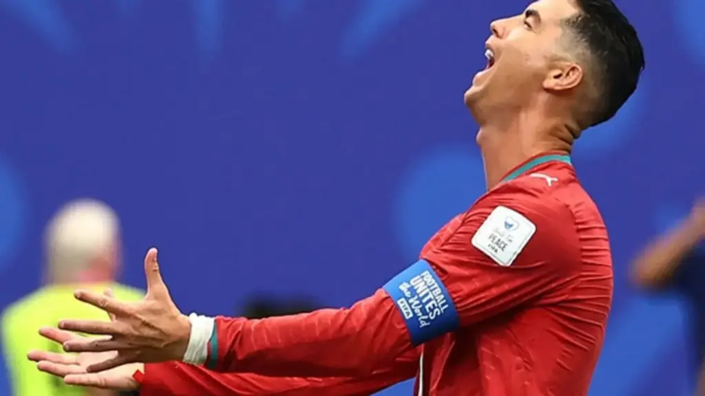 Đến lúc Ronaldo nên ngồi dự bị?