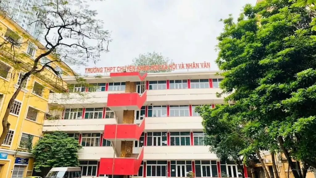 Điểm chuẩn lớp 10 chuyên Khoa học Xã hội và Nhân văn cao nhất 43,31