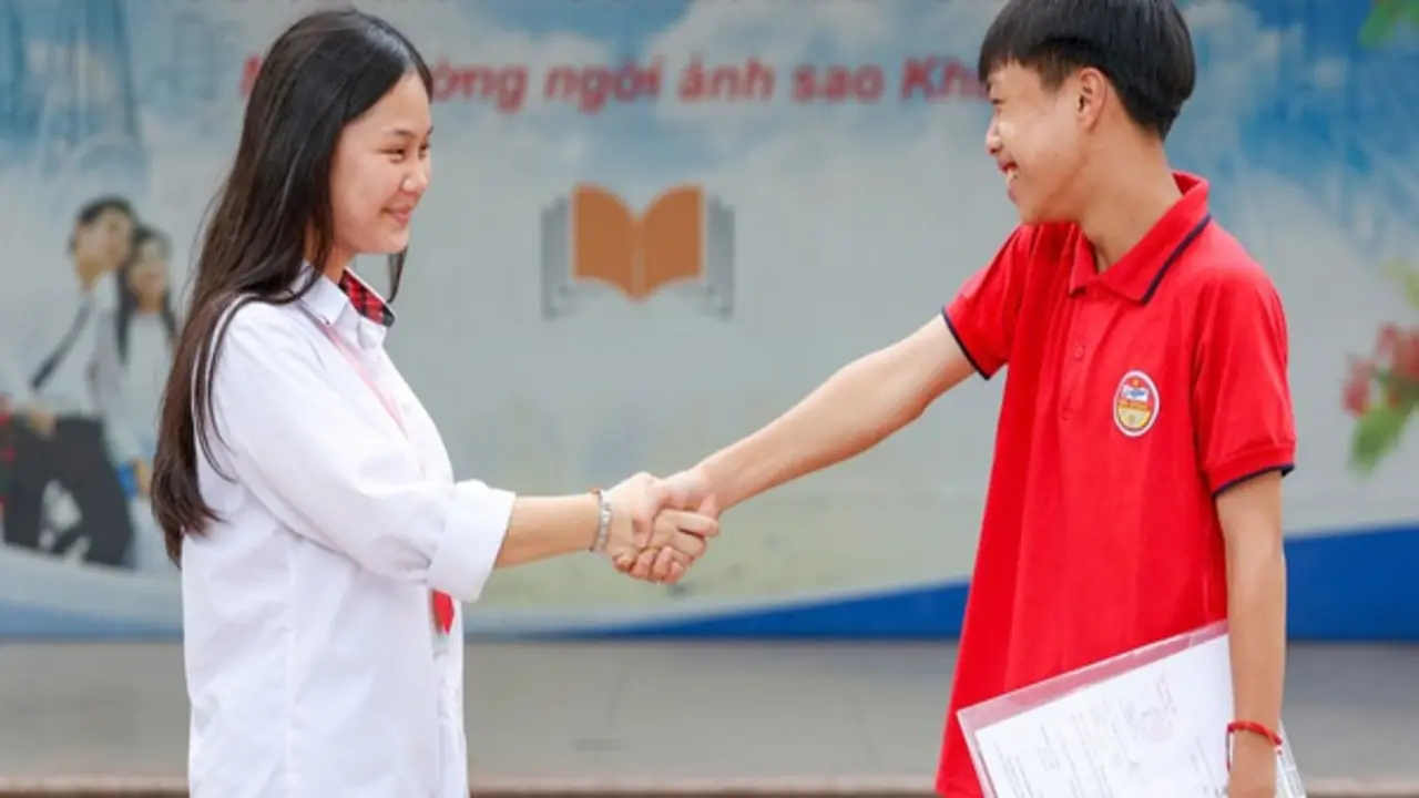 Điểm chuẩn vào lớp 10 Hà Nội tăng nhẹ, cần làm gì sau khi biết điểm thi?