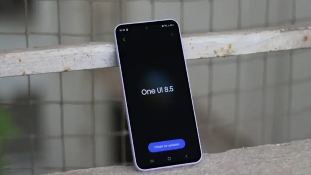 Điện thoại tầm trung Galaxy A24 bất ngờ nhận được One UI 8.5
