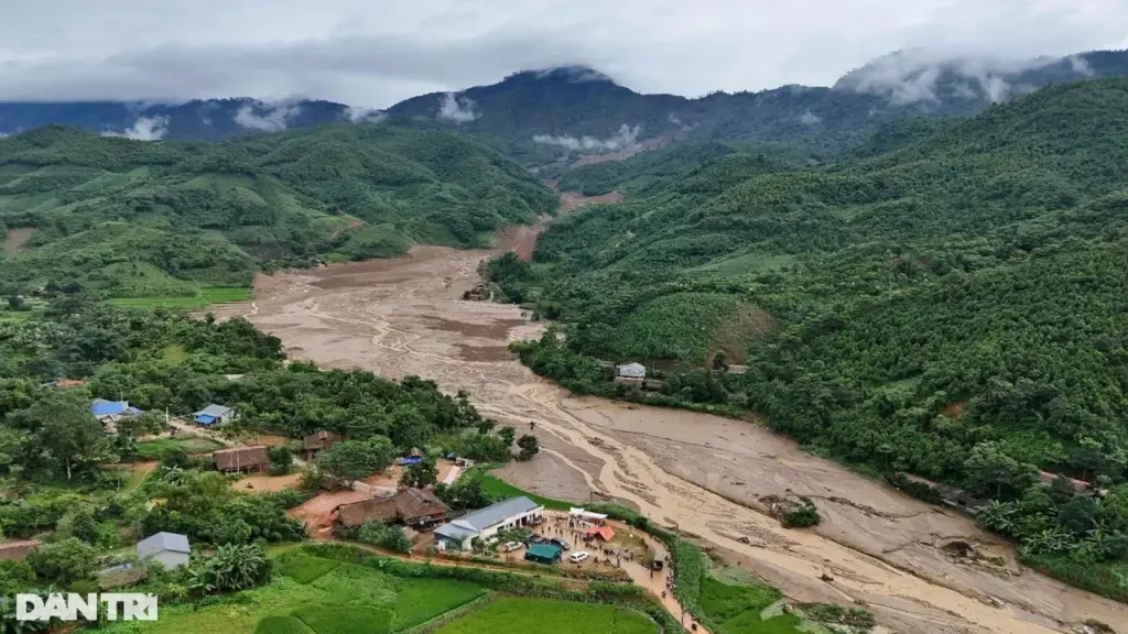 Điều nhà khoa học Việt phát hiện sau những lần vào tâm chấn thảm họa sạt lở