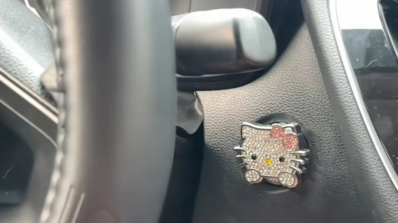 Đồ trang trí bé xíu tưởng vô hại lại khiến xe Toyota liên tục báo lỗi