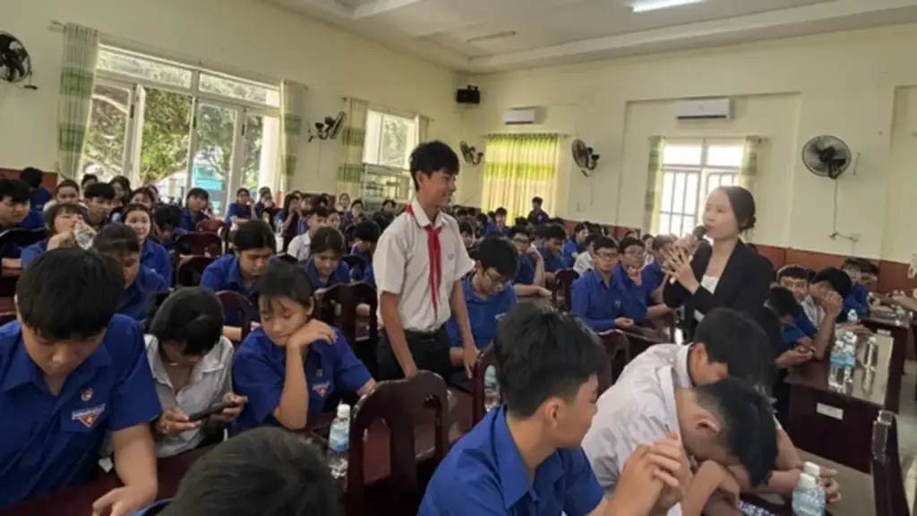 Đoàn viên, học sinh Khánh Hòa học cách biến AI thành 'gia sư'