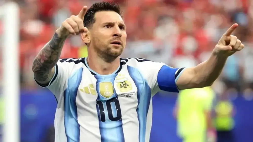 Đôi giày đặc biệt giúp Messi phá kỷ lục lịch sử World Cup