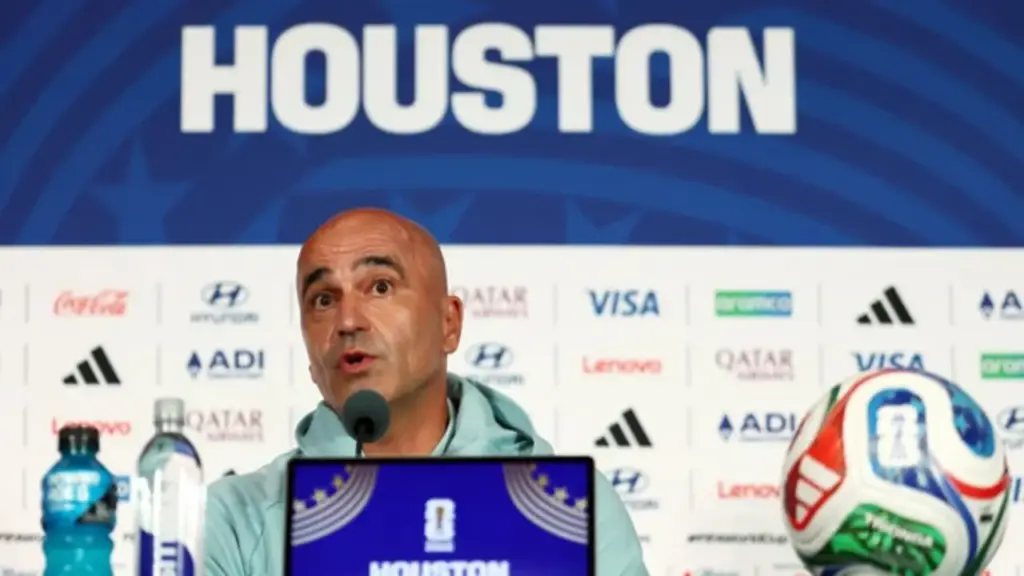 Đội tuyển Bồ Đào Nha có biến, HLV Martinez phải giải thích, Ronaldo viết tâm thư