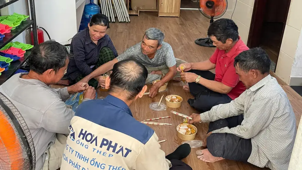 Đón người lạ vào nhà tránh nóng
