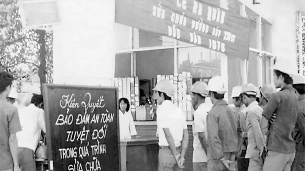 Dòng điện đi qua ba thế hệ thắp sáng