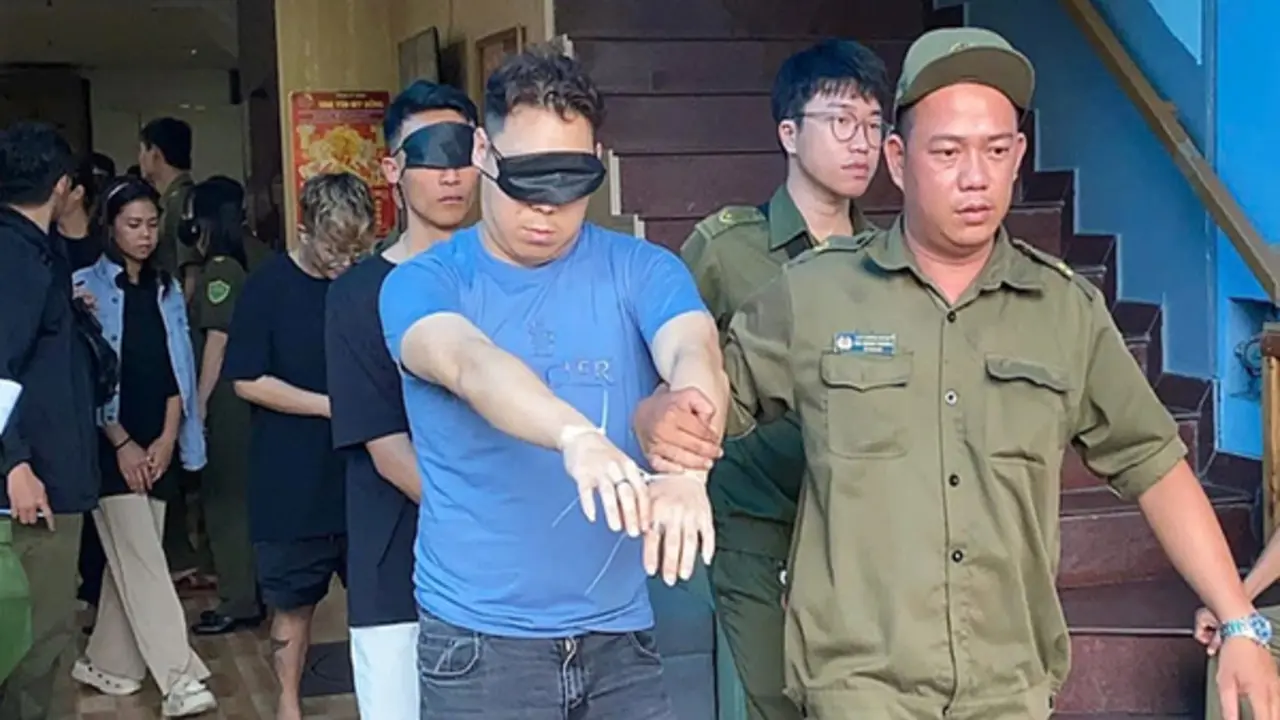 Đột kích khách sạn, phát hiện 26 người nước ngoài phê ma túy cùng dấu hiệu lừa đảo công nghệ cao