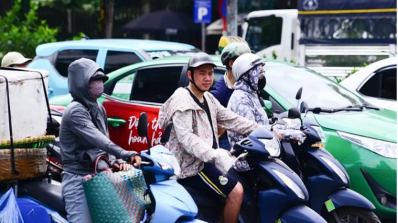 Dự báo thời tiết 24/6: Miền Bắc, miền Trung bước vào cao điểm nắng nóng, Hà Nội nóng 40 độ C