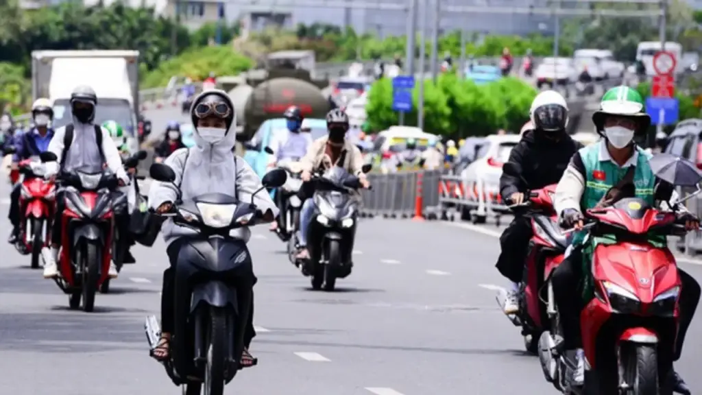 Dự báo thời tiết 25/6: Miền Bắc sắp đón mưa dông sầm sập, miền Trung vẫn ngột ngạt oi bức