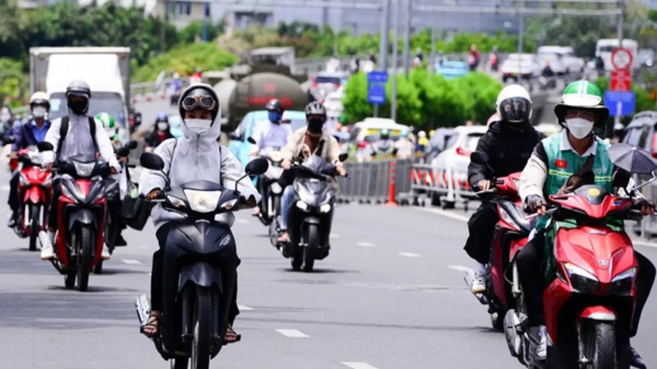 Dự báo thời tiết 25/6: Miền Bắc sắp đón mưa dông sầm sập, miền Trung vẫn ngột ngạt oi bức