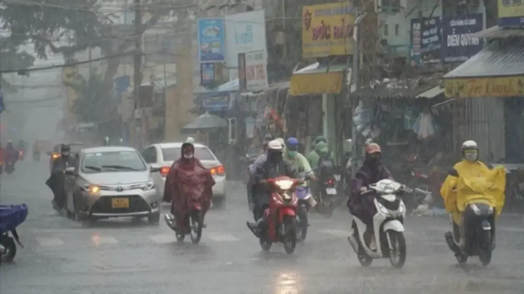 Dự báo thời tiết 27/6: Miền Bắc đón mưa dông sầm sập, miền Trung tiếp tục nắng nóng gay gắt