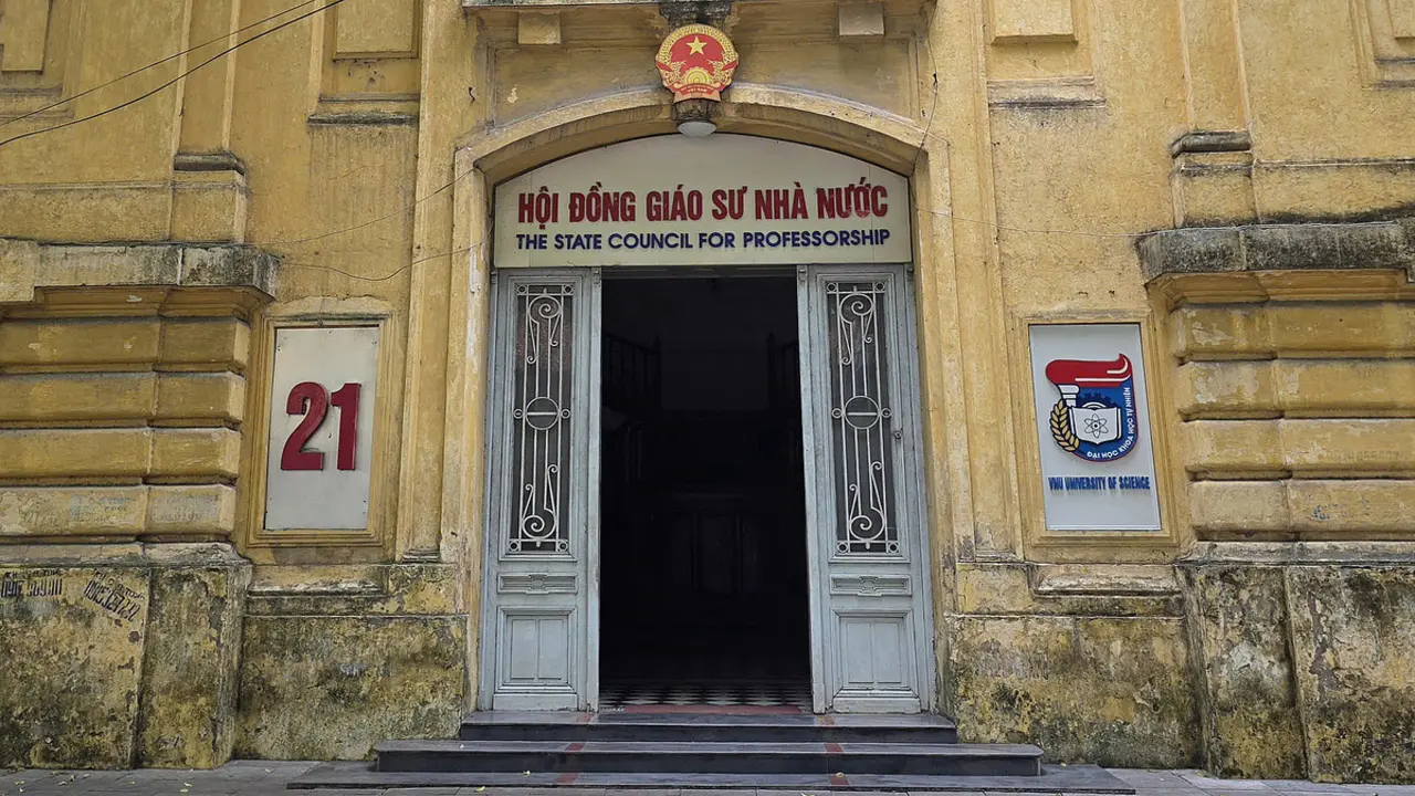 Dự kiến giao đại học tự phong giáo sư, phó giáo sư