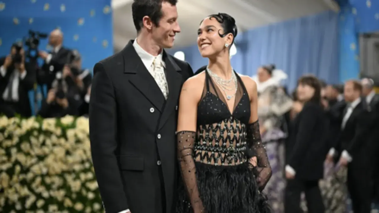 Dua Lipa tổ chức đám cưới bí mật với tài tử sắp thủ vai James Bond