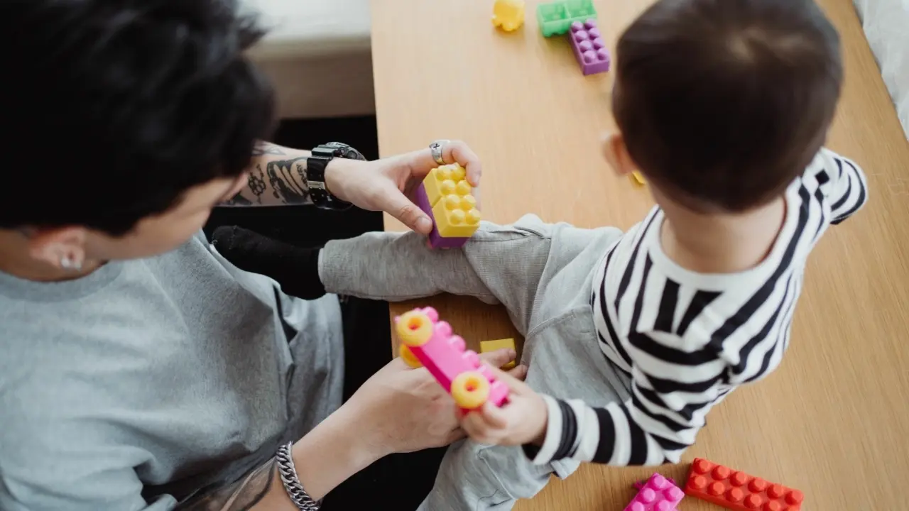 Đứa trẻ tháo tung đồ chơi bị bố mắng - 'chôn vùi' những Steve Jobs của Việt Nam