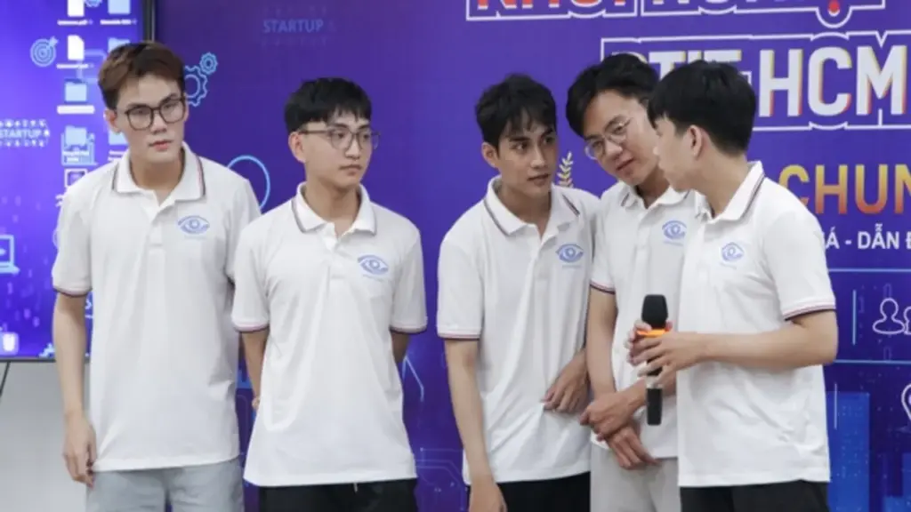 Dùng AI giúp giảm nguy cơ mắc bệnh về mắt, sinh viên giành giải nhất khởi nghiệp
