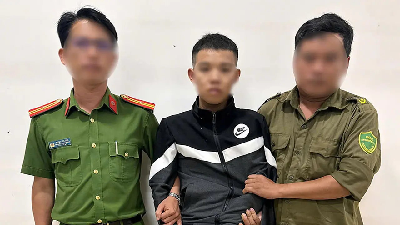 Dùng 'bom xăng' tấn công cha ruột và công an