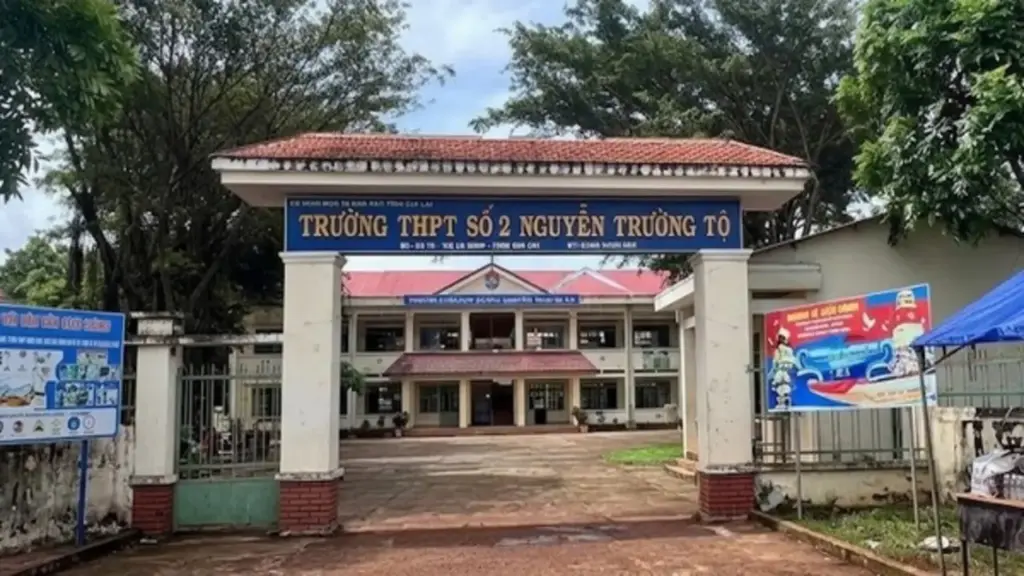 Dùng điện thoại chụp đề thi vật lý, nam sinh Gia Lai bị đình chỉ thi