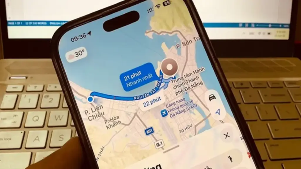 Dùng iPhone nên chọn Apple Maps hay Google Maps?