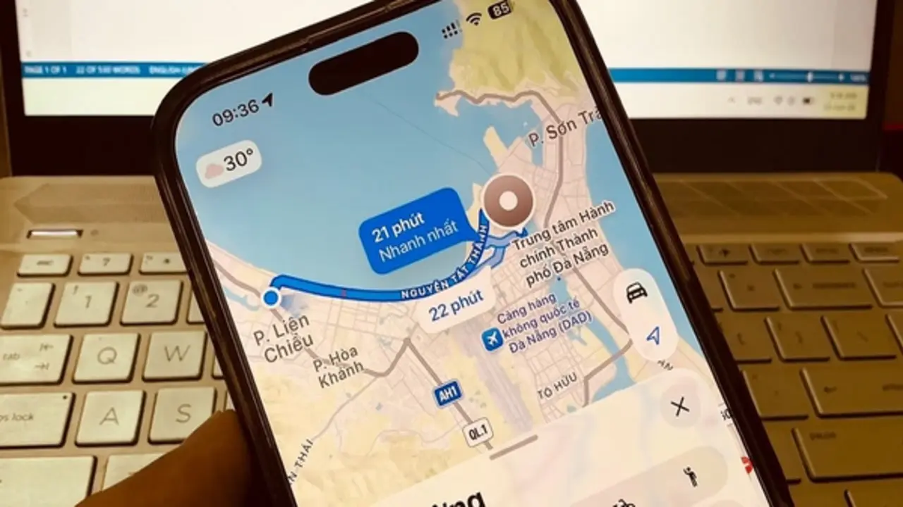 Dùng iPhone nên chọn Apple Maps hay Google Maps?