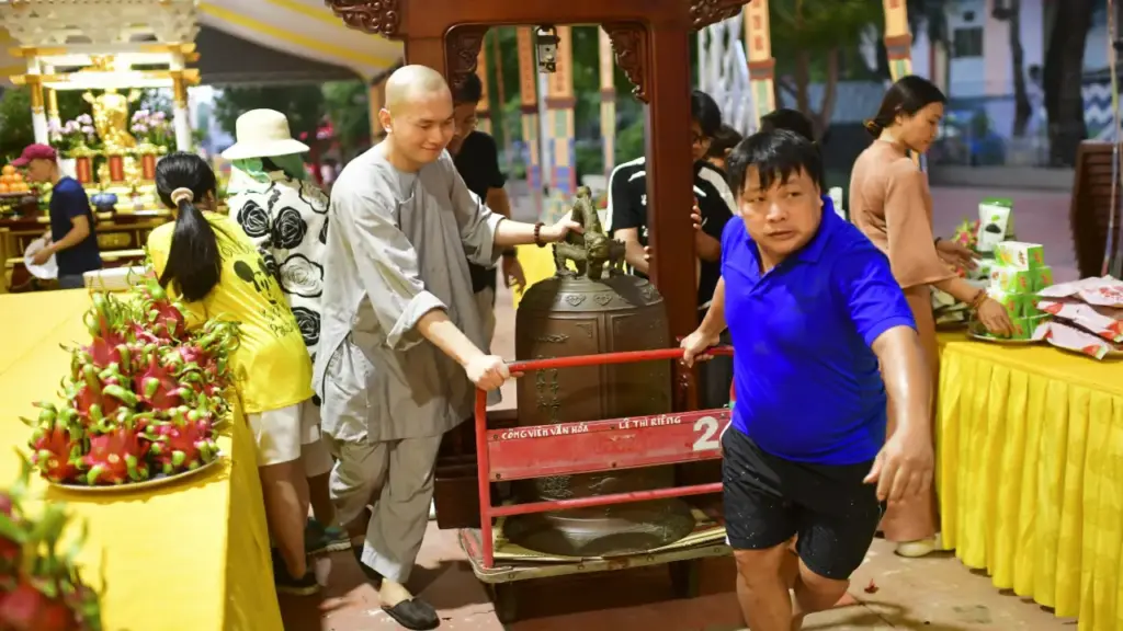 Dựng rạp cầu siêu liệt sĩ, đồng bào tại công viên Lê Thị Riêng