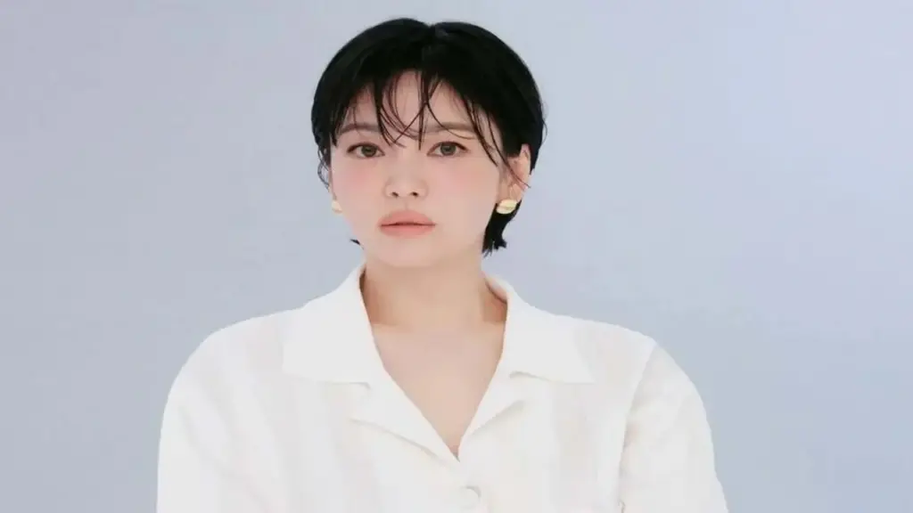 Được hỏi có hạnh phúc hơn tuổi 20 không, Song Hye Kyo trả lời đầy bất ngờ