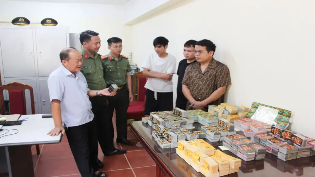 Đường dây livestream bán vé cào lừa đảo, chiếm đoạt hơn 600 triệu đồng