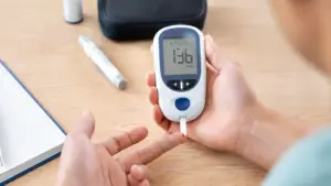 Đường huyết bao nhiêu thì nguy cơ biến chứng tăng?