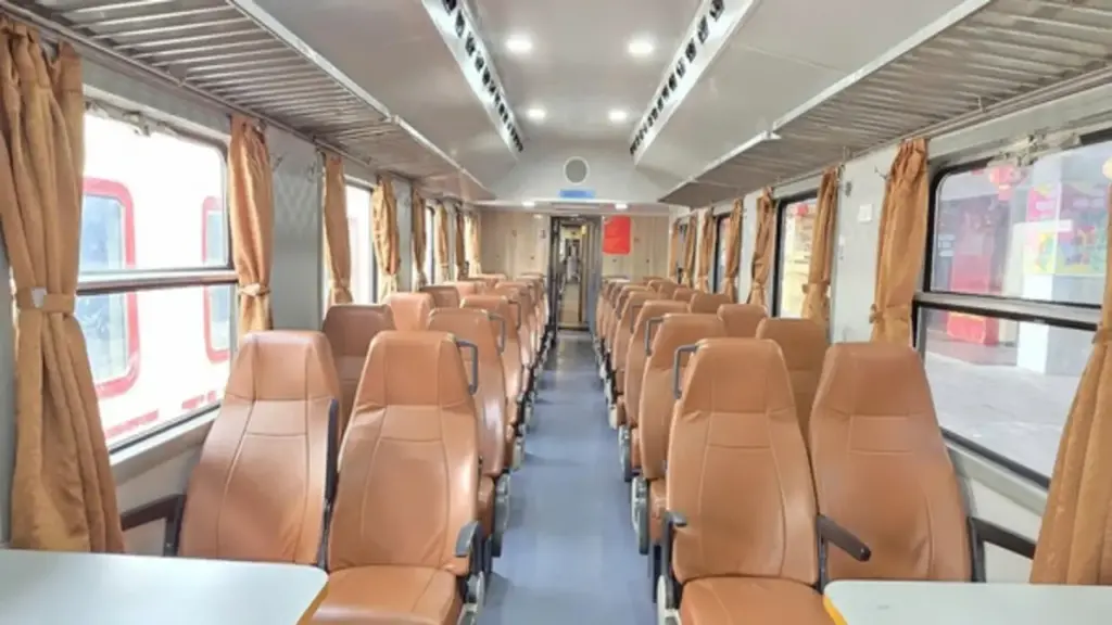 Đường sắt Việt Nam vận hành tàu đưa đón y, bác sĩ đến Bệnh viện Bạch Mai cơ sở 2