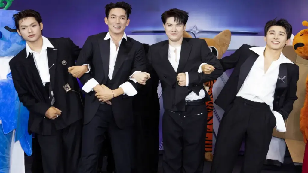 Fan cổ vũ dàn sao 'Tinh hà say hi' ra mắt