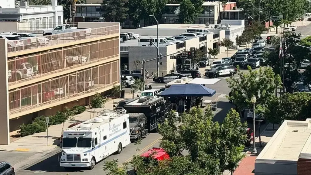 FBI bắn hạ kẻ bắt cóc, giải cứu 10 con tin ở California