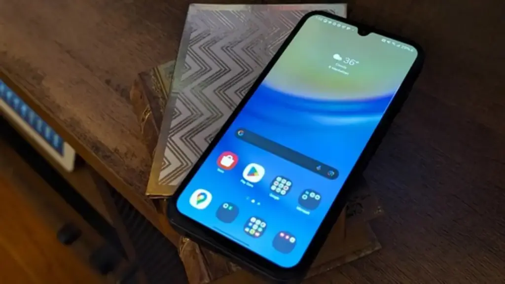 Galaxy A15 4G giá rẻ chính thức lên One UI 8.5