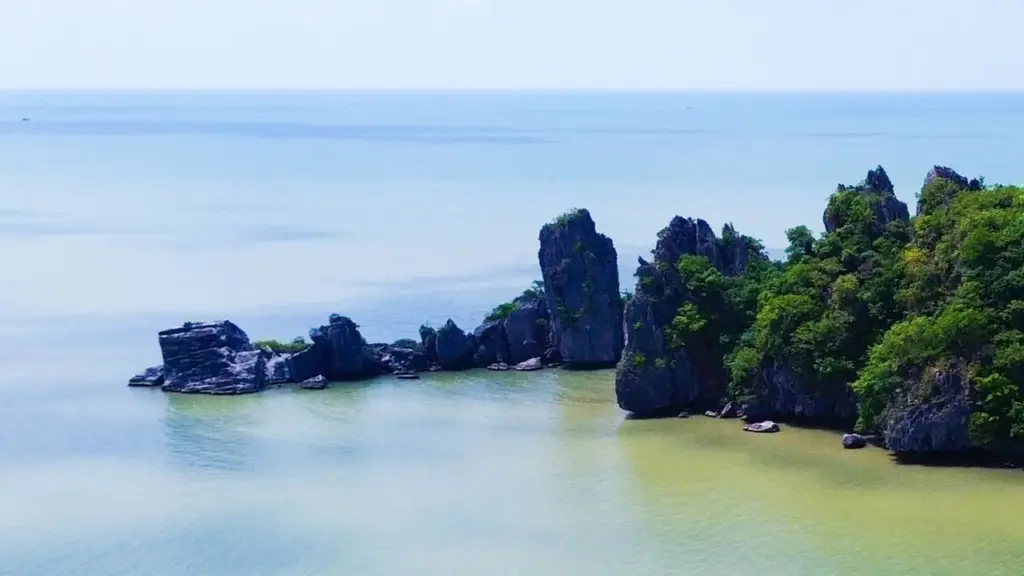 Gần 20 năm gặp sự cố gãy đổ đến nay, hòn Phụ Tử ra sao?