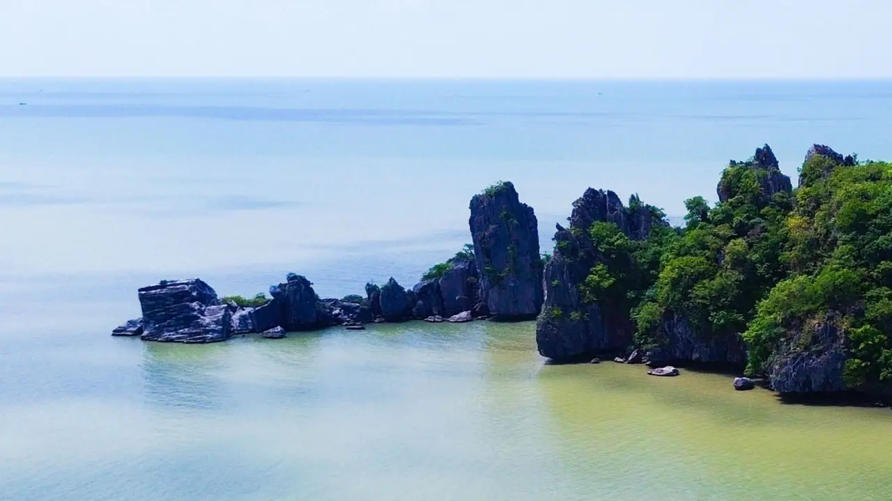 Gần 20 năm gặp sự cố gãy đổ đến nay, hòn Phụ Tử ra sao?
