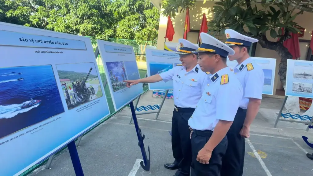 Gần 200 tư liệu quý về Hoàng Sa, Trường Sa được giới thiệu tại Đà Nẵng