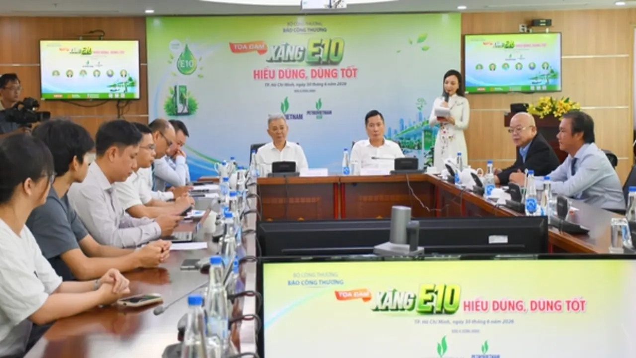Gần 95% xăng tiêu thụ trên thị trường là xăng E10