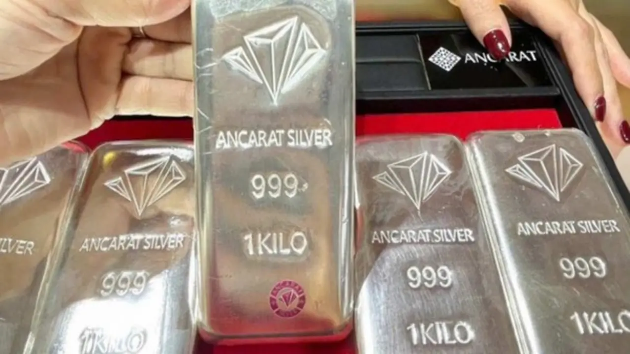 Giá bạc hôm nay (15/6): Bứt tốc ngoạn mục, tăng mạnh nhất trong nhiều tháng qua