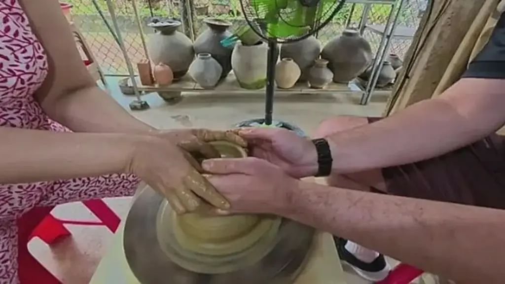 Gia đình khách Tây 'mê tít' Hội An', ở nguyên kỳ nghỉ 11 ngày