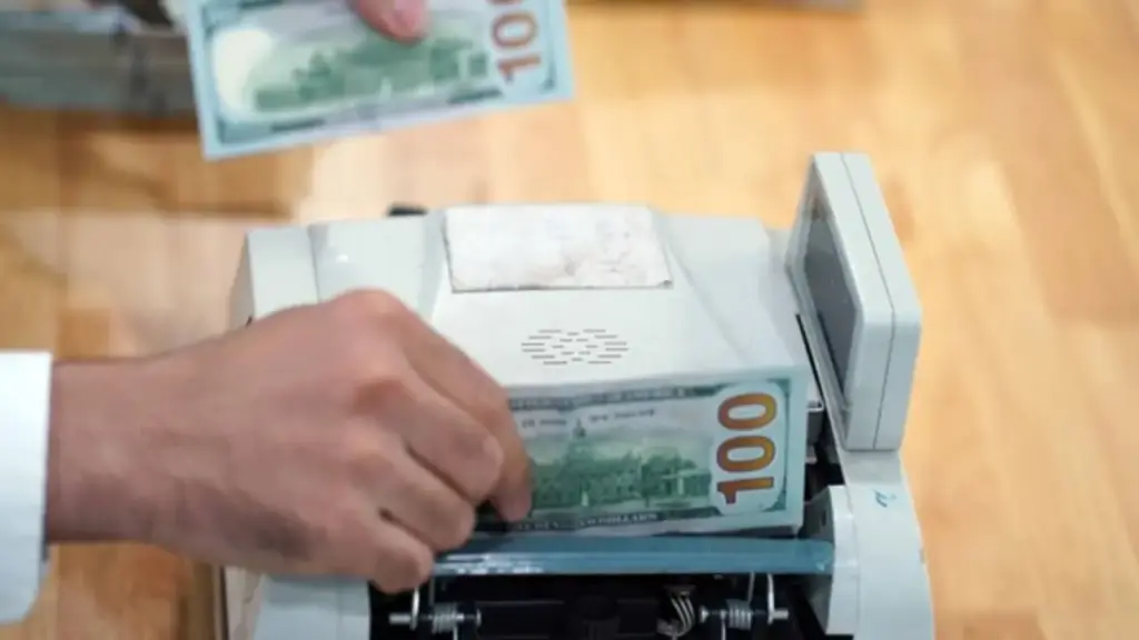Giá USD hôm nay 5.6.2026: Ngân hàng tăng giá bán kịch trần