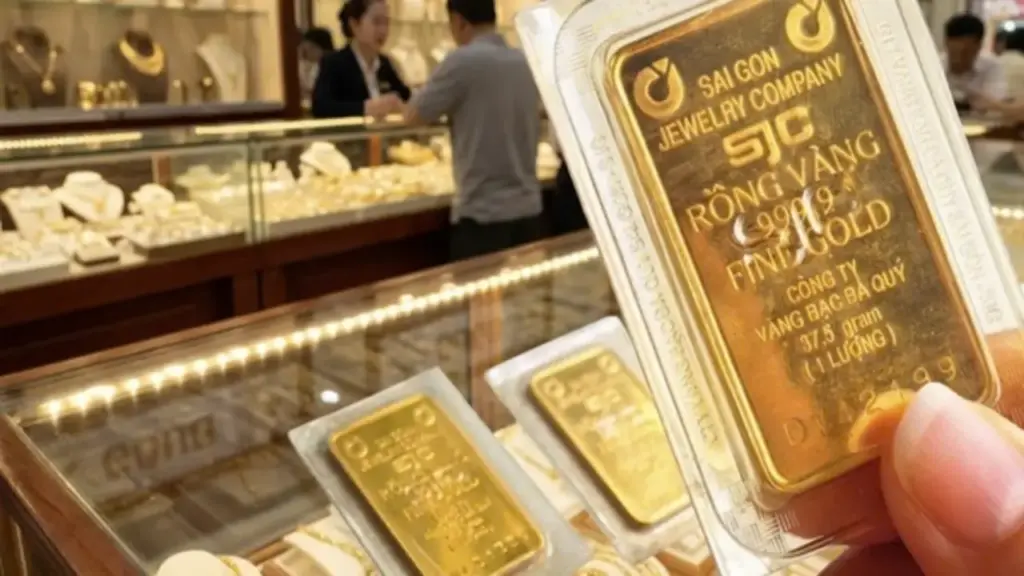 Giá vàng, bạc trượt giảm không phanh