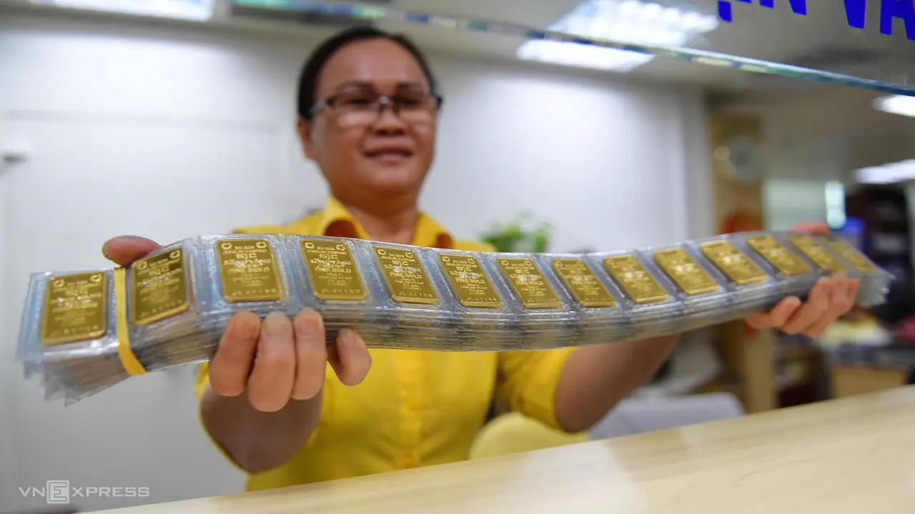 Giá vàng giảm về gần 147 triệu đồng