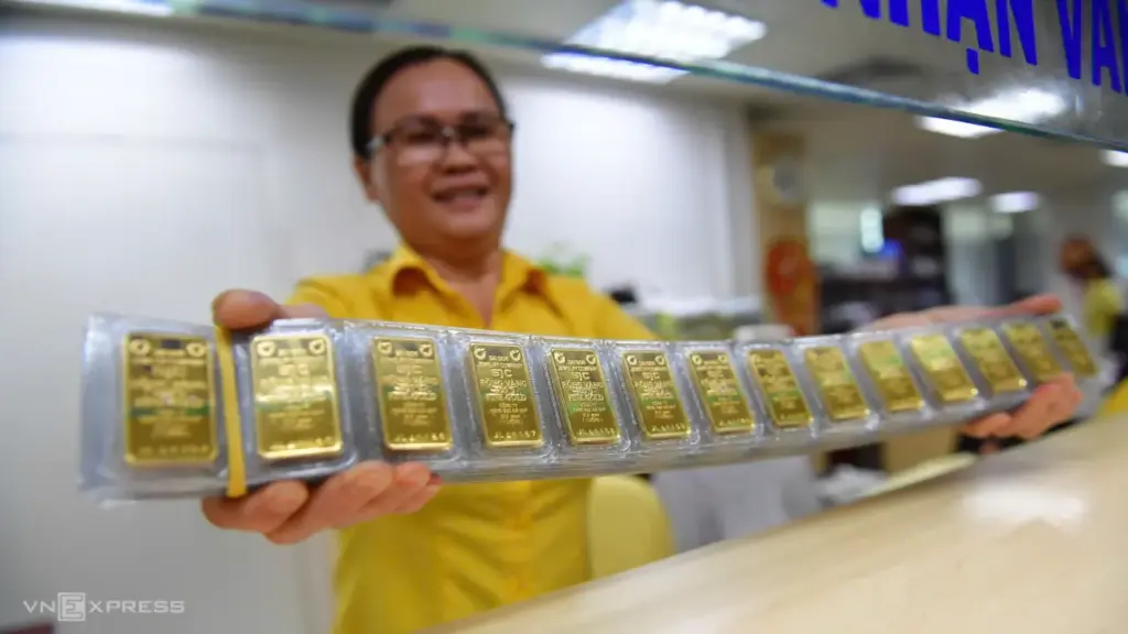 Giá vàng tiếp tục lùi về dưới 154 triệu đồng