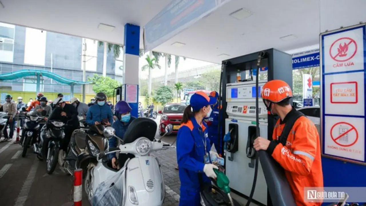 Giá xăng E5, E10 còn dưới 20.000 đồng/lít