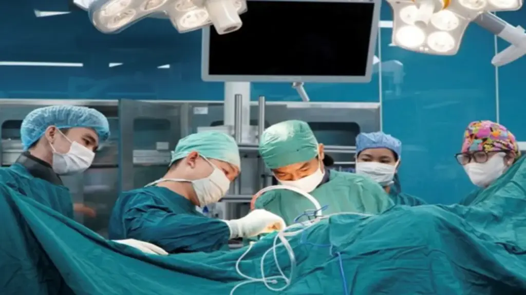 Giám đốc Sở Y tế TPHCM nói về 10 giờ không bỏ cuộc cứu bé trai nguy kịch
